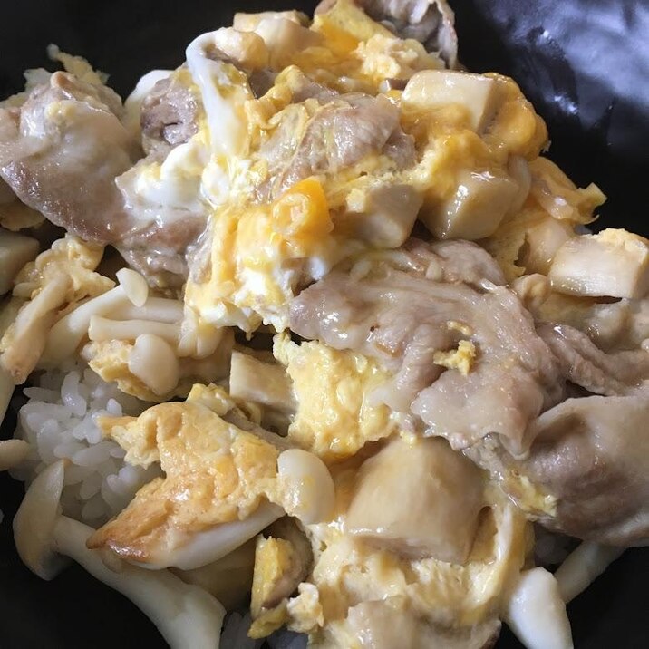 豚と２種のきのこの卵とじ丼